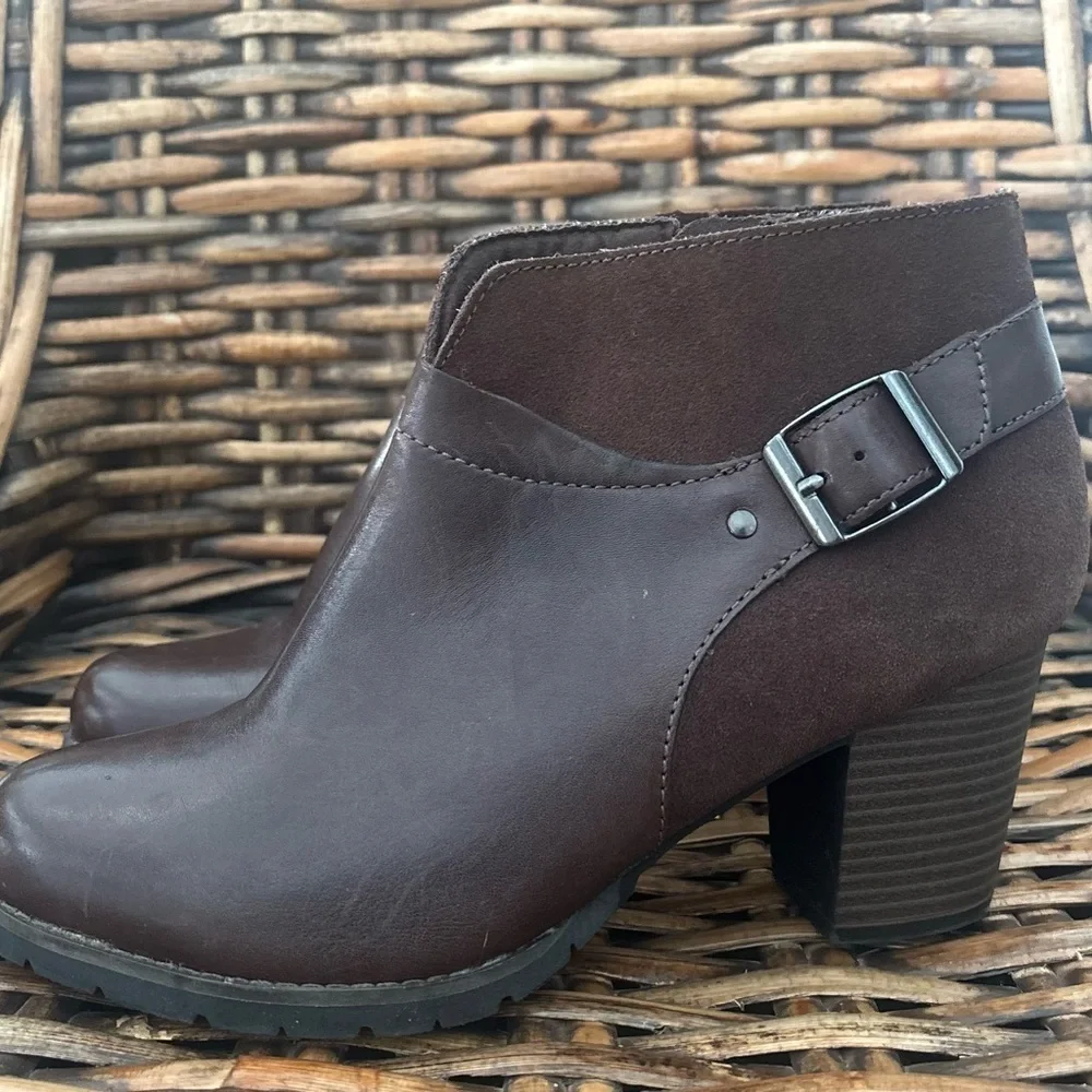 Clarks Women's Mission Parker Boot Size 8W Block Heel Brown Leather Suede Boho